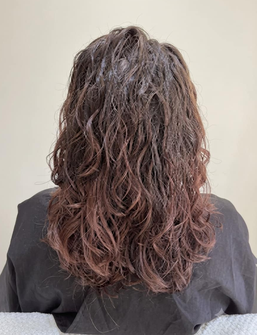 Smooth, defined curls with balanced volume and softness.