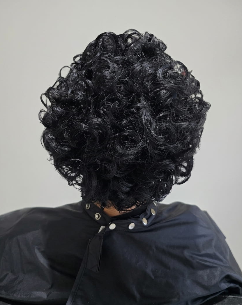 Deeply nourished coils with vibrant definition and elasticity.