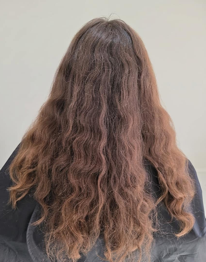 Long waves with frizz and limited curl formation.