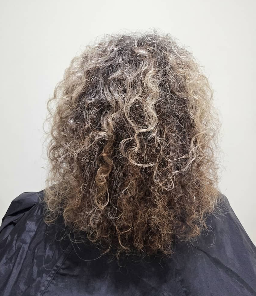 Dry, coarse strands with uneven tone.