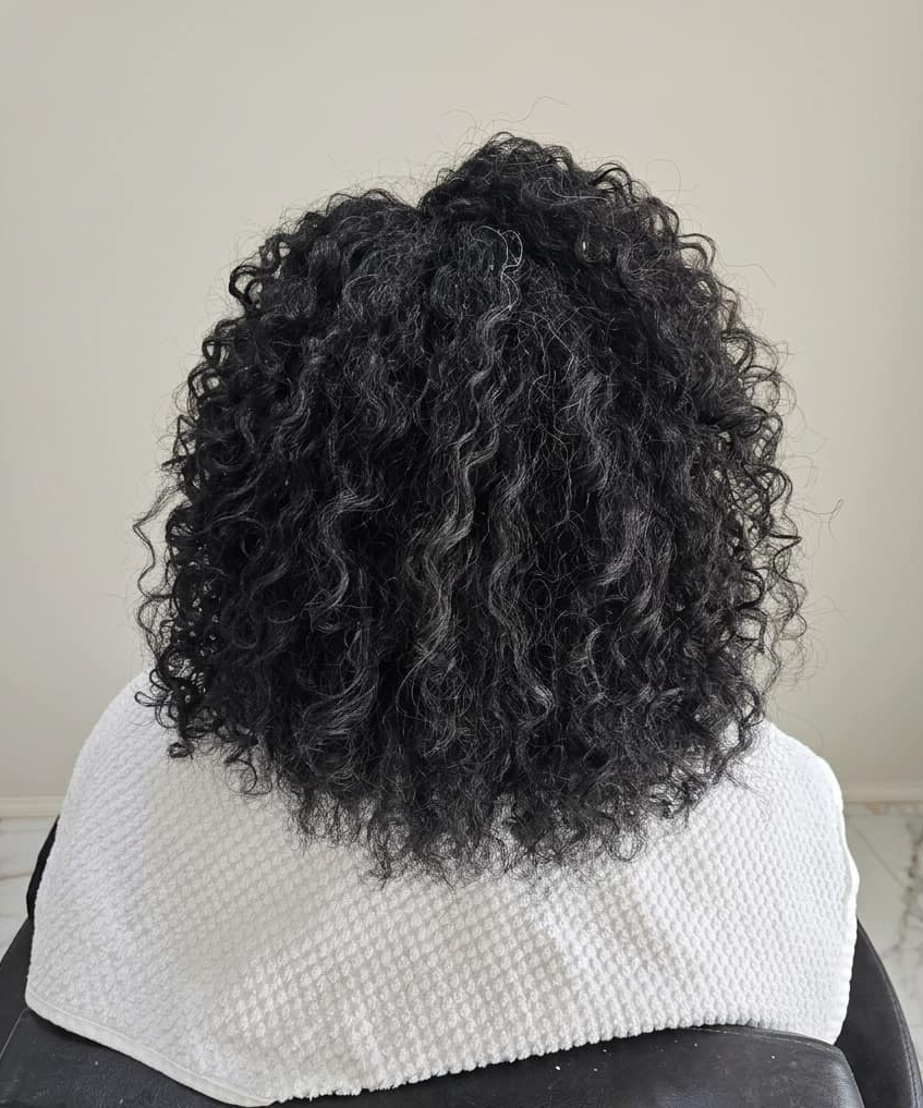 Smooth, luminous curls full of life and movement.