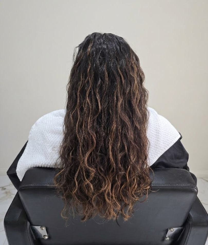 Revived curls with renewed elasticity and shine.