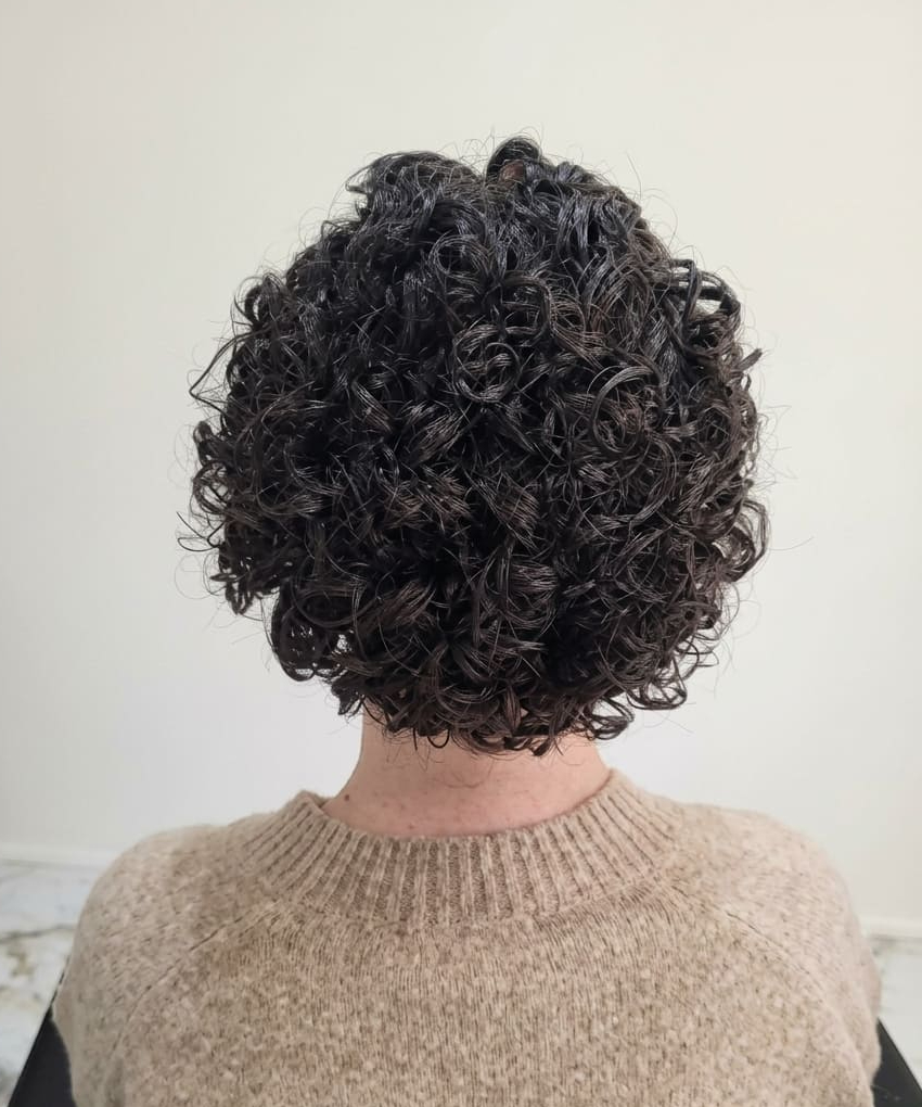 Deeply nourished coils with vibrant shape and softness.