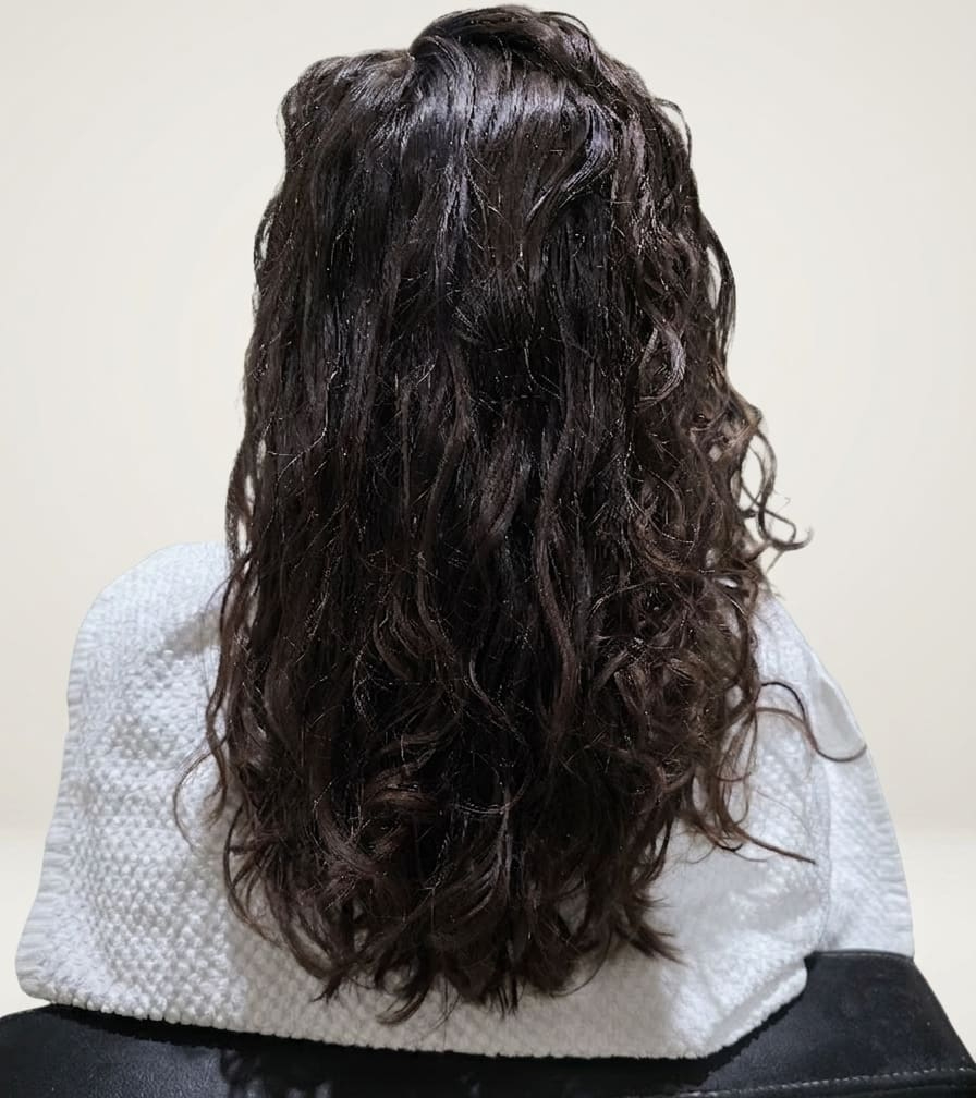 Smooth, luminous curls full of life and movement.