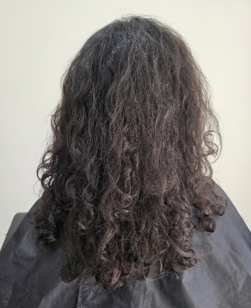 Dry, coarse strands with uneven tone.