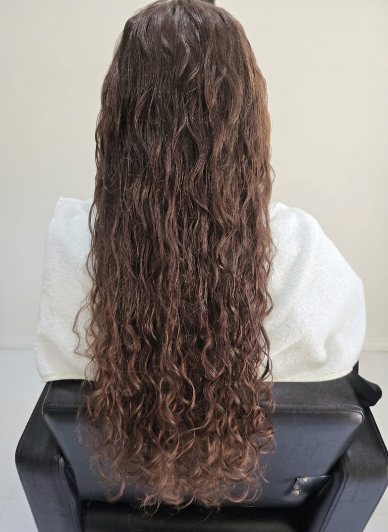 Revived curls with renewed elasticity and shine.